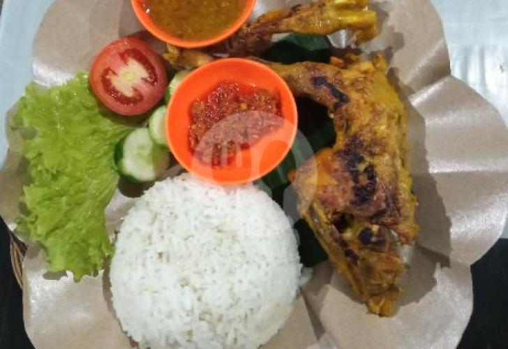Ayam Bakar Pak Kas-Kas: Rasa Kampung yang Menggigit di Jantung Cilacap